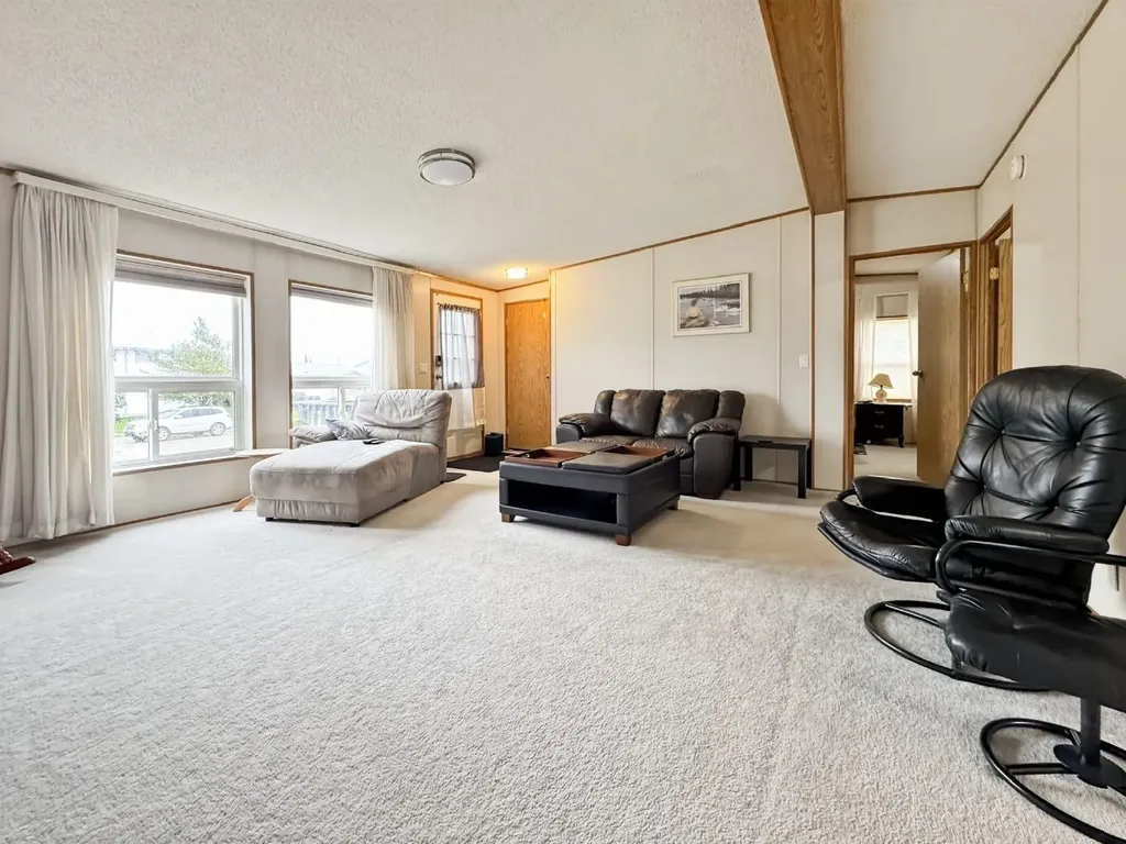4524 47 Avenue Mayerthorpe AB T0E1N0
