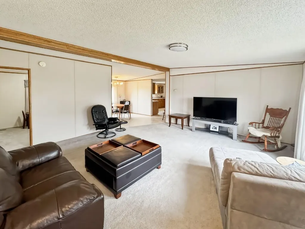 4524 47 Avenue Mayerthorpe AB T0E1N0