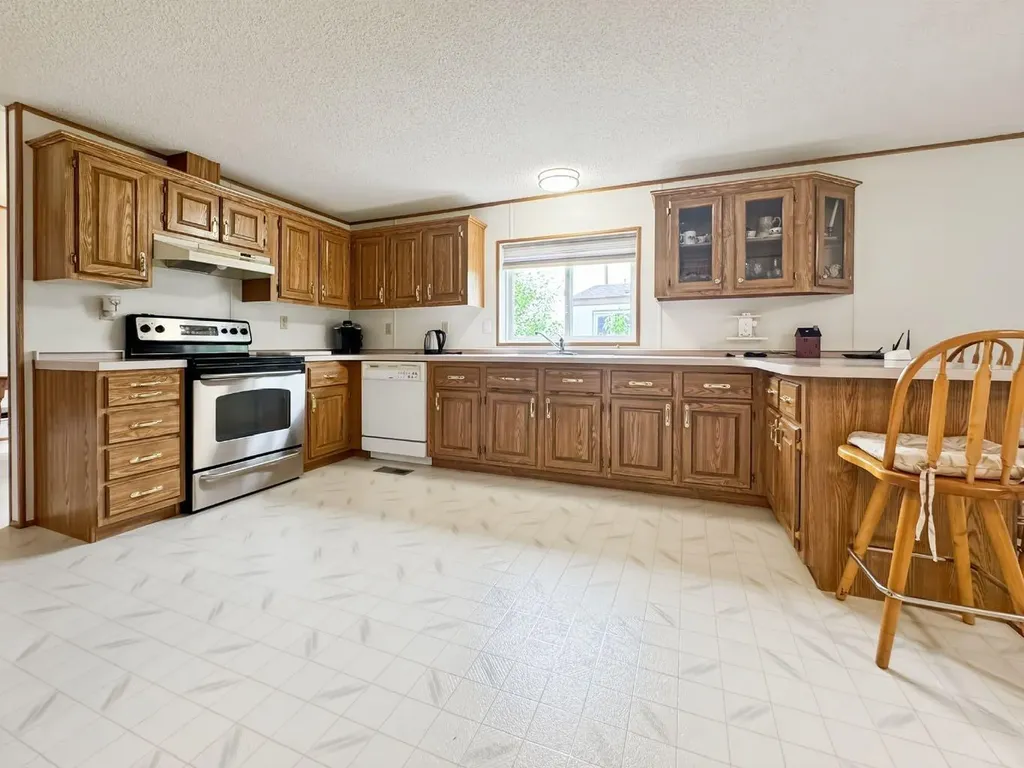 4524 47 Avenue Mayerthorpe AB T0E1N0