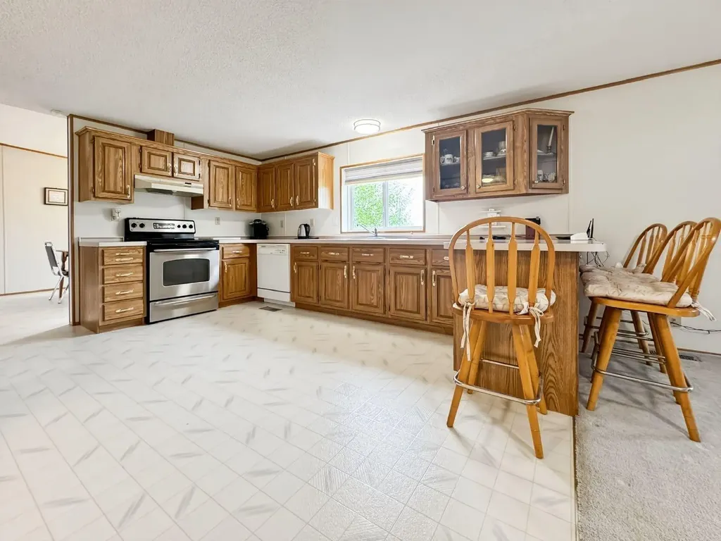 4524 47 Avenue Mayerthorpe AB T0E1N0