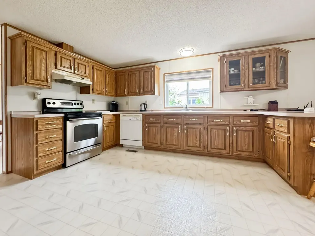 4524 47 Avenue Mayerthorpe AB T0E1N0