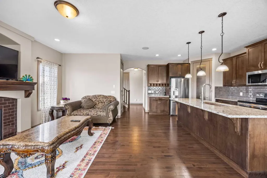 282 Pantego Terrace NW Calgary AB T3K 0K3