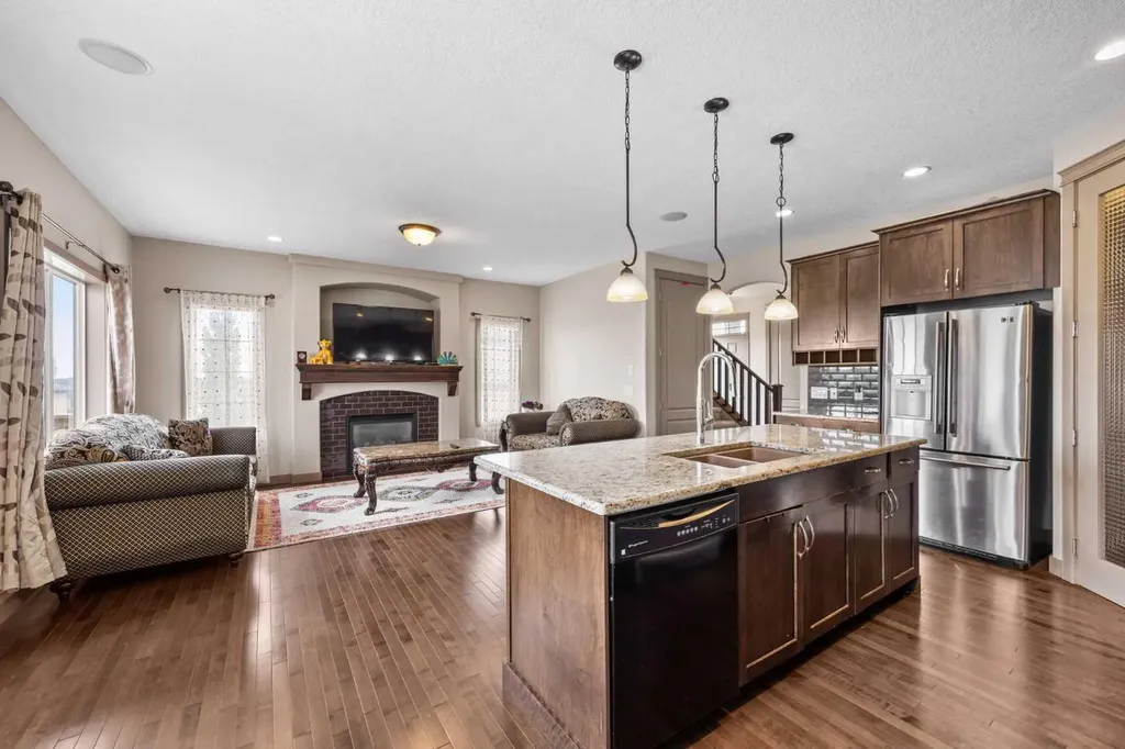 282 Pantego Terrace NW Calgary AB T3K 0K3