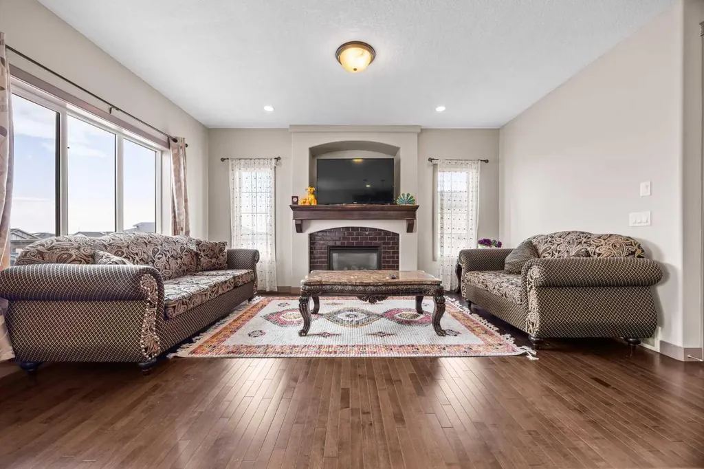 282 Pantego Terrace NW Calgary AB T3K 0K3