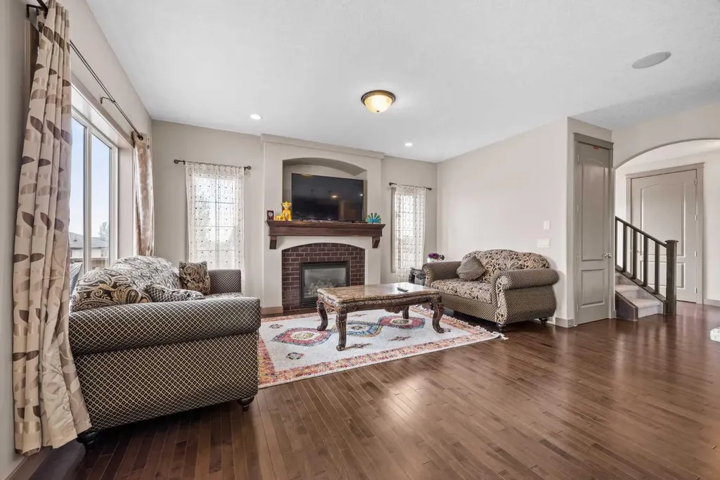 282 Pantego Terrace NW Calgary AB T3K 0K3
