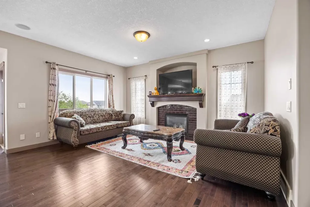 282 Pantego Terrace NW Calgary AB T3K 0K3