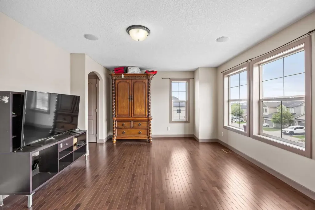 282 Pantego Terrace NW Calgary AB T3K 0K3