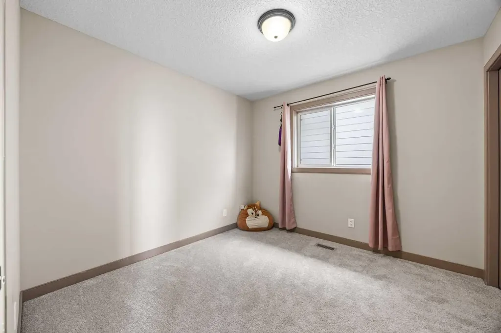 282 Pantego Terrace NW Calgary AB T3K 0K3