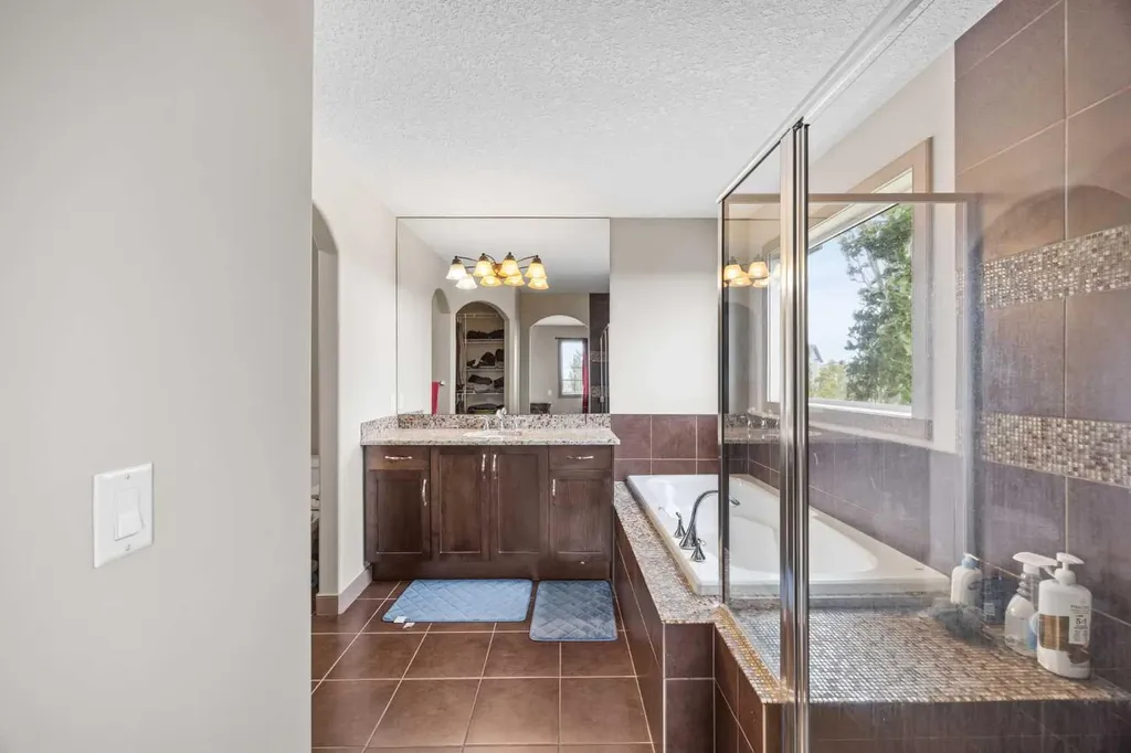 282 Pantego Terrace NW Calgary AB T3K 0K3