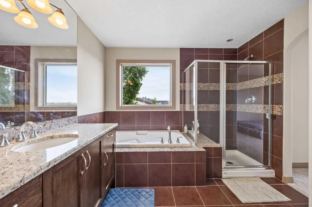 282 Pantego Terrace NW Calgary AB T3K 0K3
