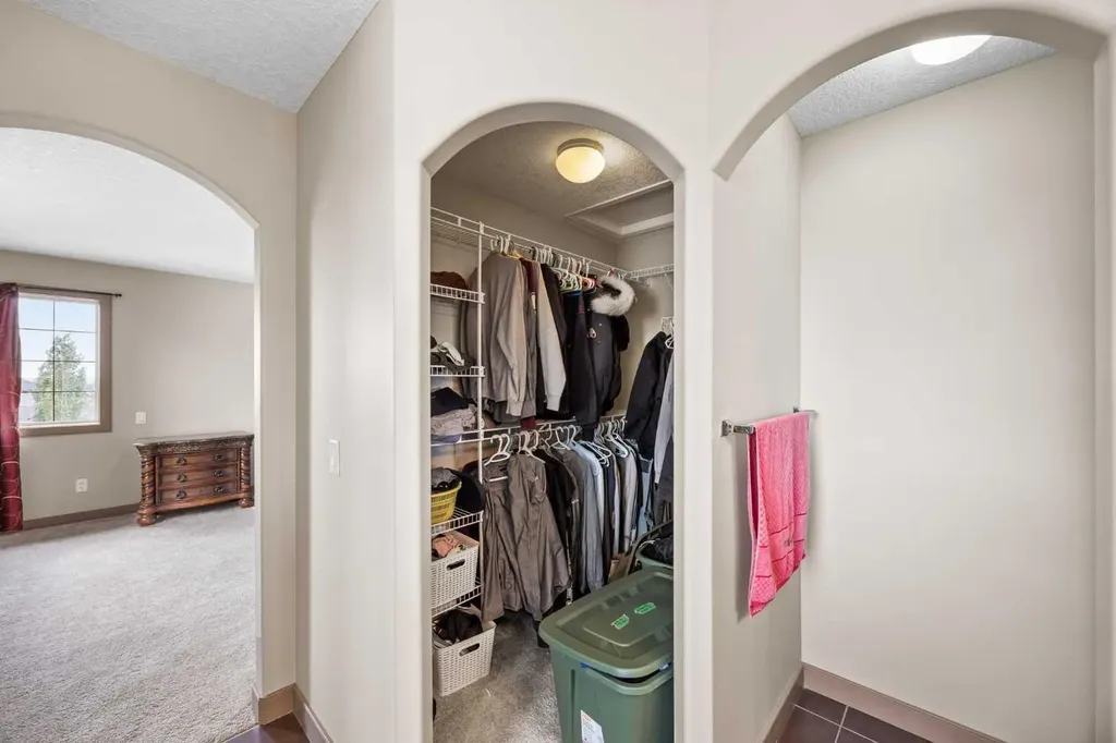 282 Pantego Terrace NW Calgary AB T3K 0K3