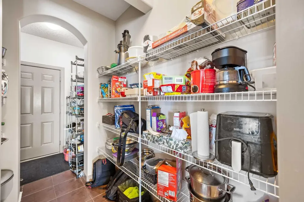 282 Pantego Terrace NW Calgary AB T3K 0K3