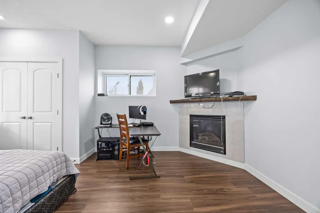 282 Pantego Terrace NW Calgary AB T3K 0K3