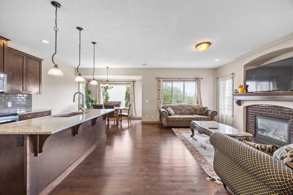 282 Pantego Terrace NW Calgary AB T3K 0K3