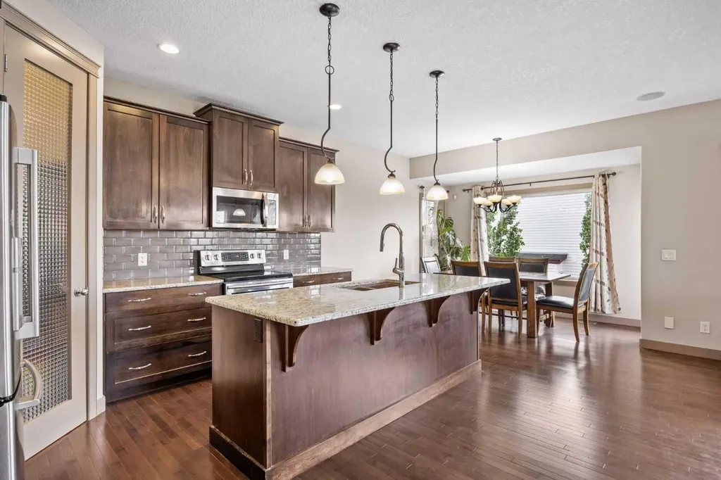 282 Pantego Terrace NW Calgary AB T3K 0K3