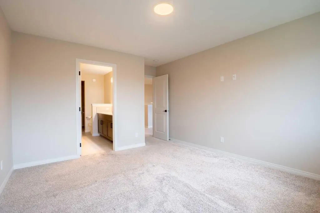 56 Corner Glen Green NE Calgary AB T3N2P5