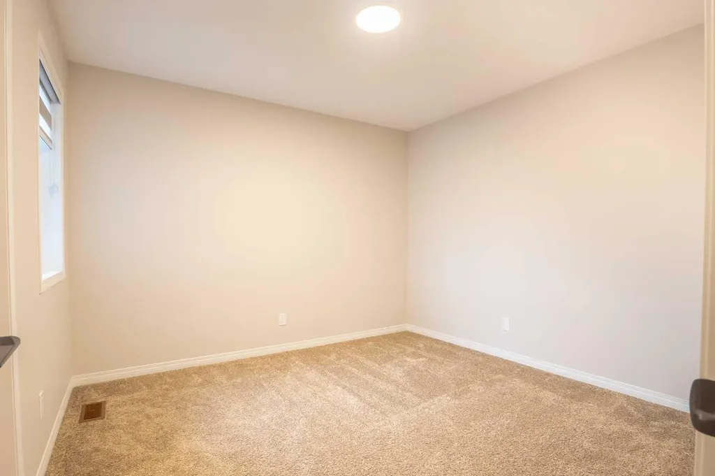 56 Corner Glen Green NE Calgary AB T3N2P5