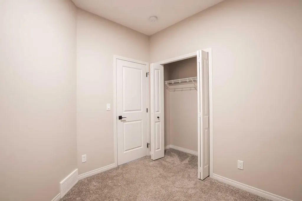 56 Corner Glen Green NE Calgary AB T3N2P5