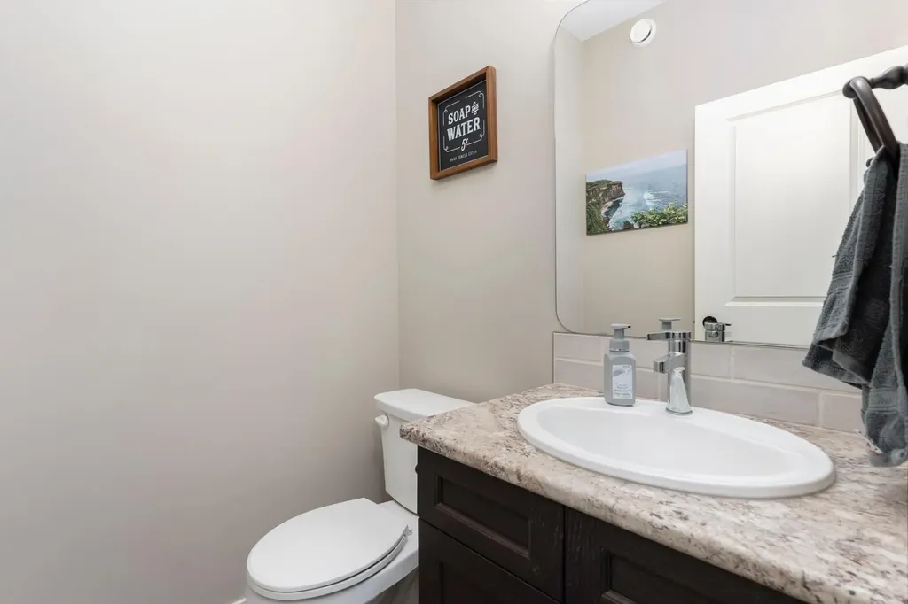 6210 28 Avenue Close Camrose AB T4V 5J6