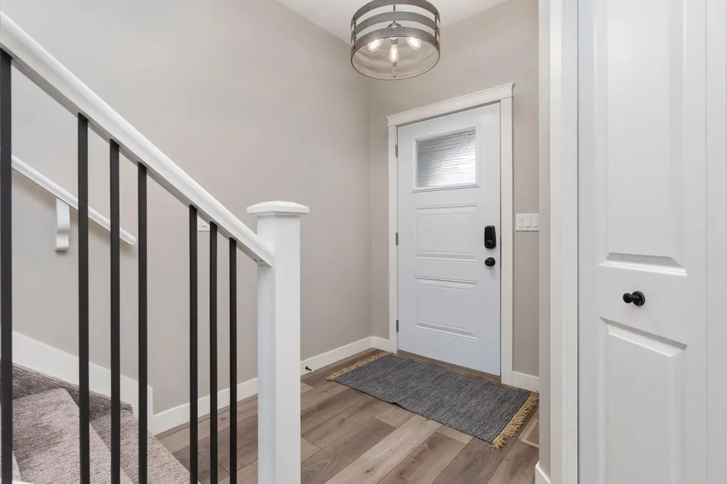 6210 28 Avenue Close Camrose AB T4V 5J6