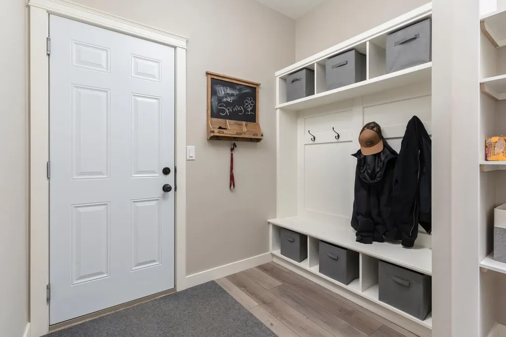 6210 28 Avenue Close Camrose AB T4V 5J6