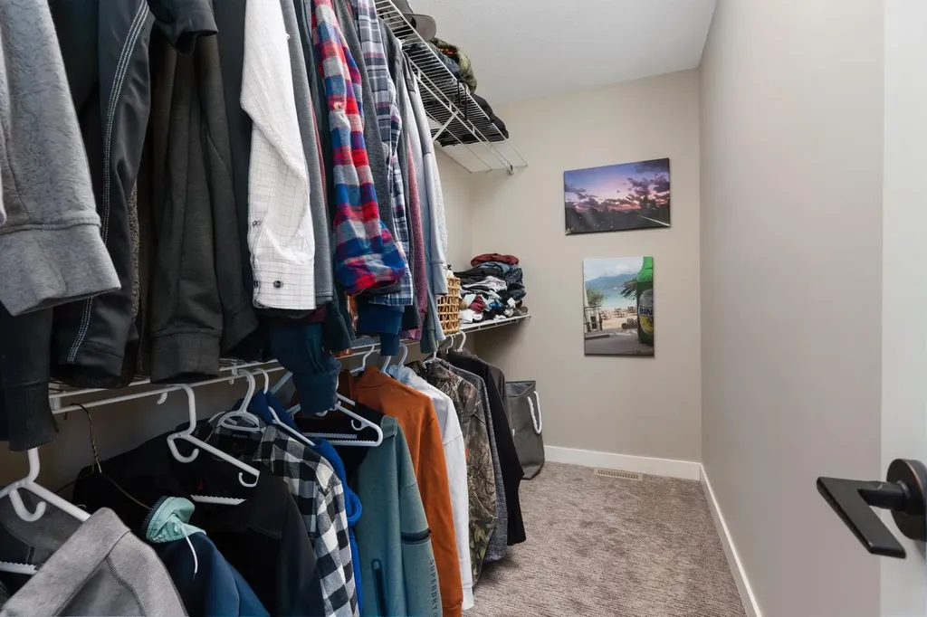 6210 28 Avenue Close Camrose AB T4V 5J6