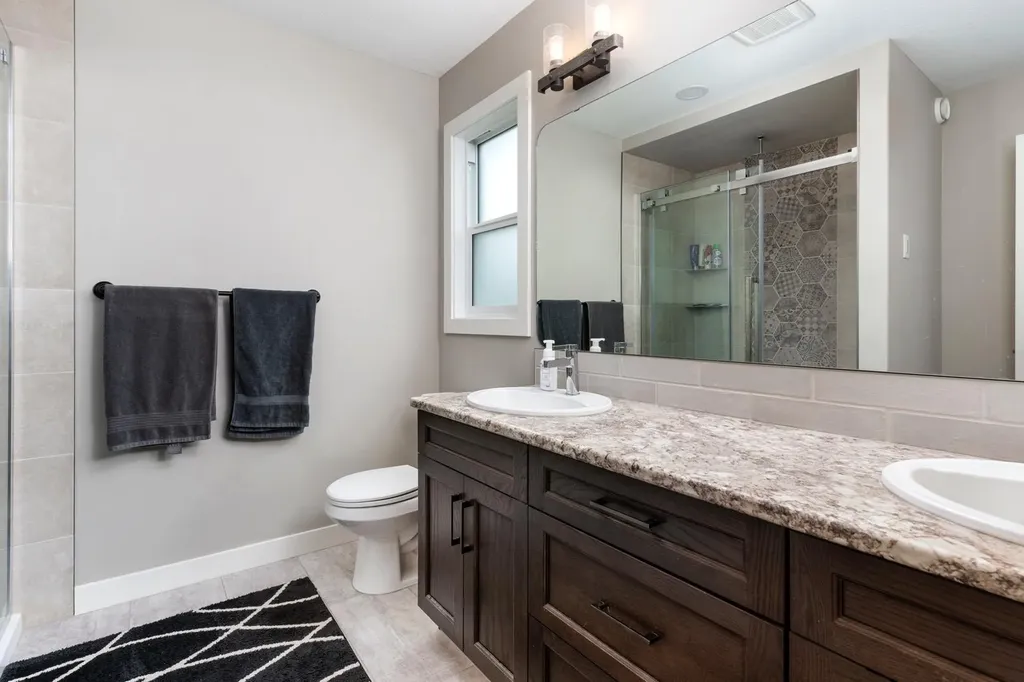 6210 28 Avenue Close Camrose AB T4V 5J6