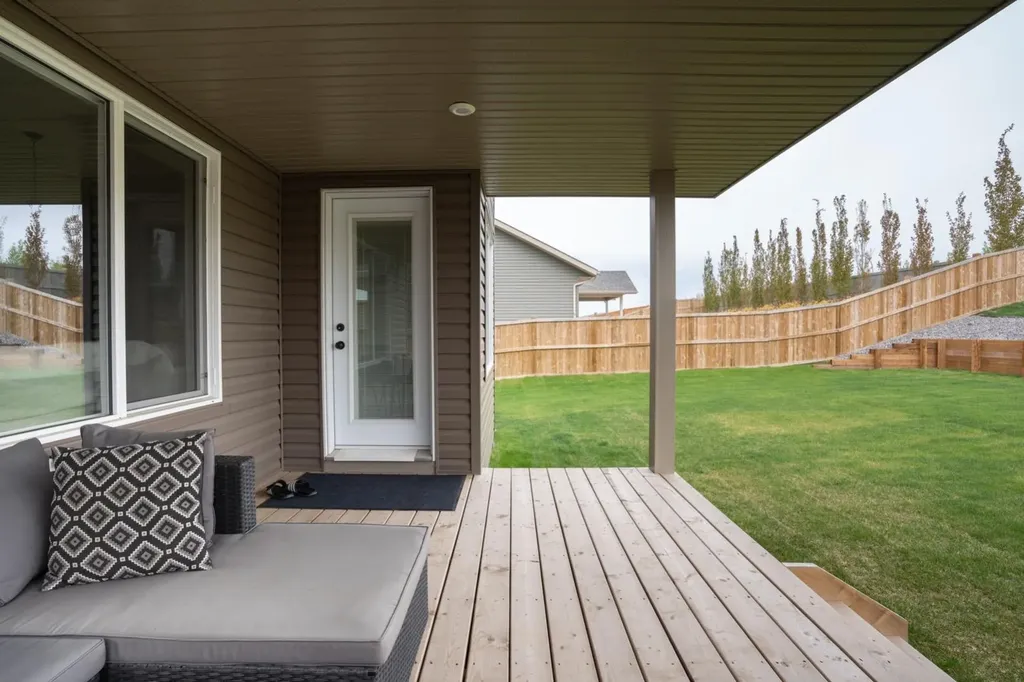 6210 28 Avenue Close Camrose AB T4V 5J6