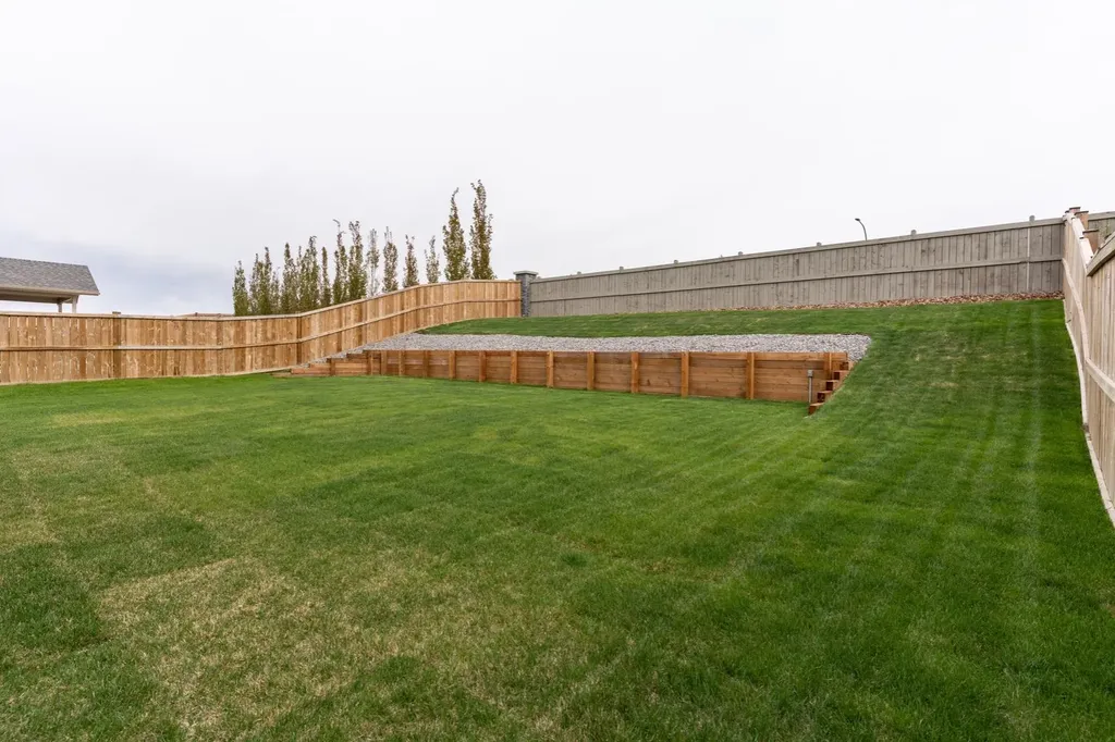6210 28 Avenue Close Camrose AB T4V 5J6