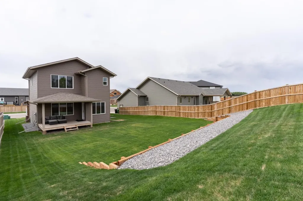 6210 28 Avenue Close Camrose AB T4V 5J6