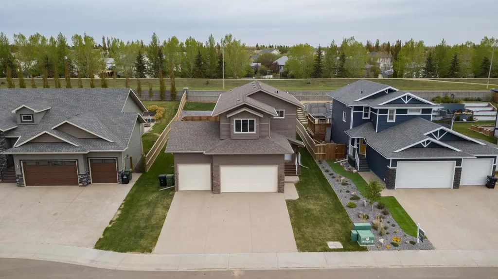 6210 28 Avenue Close Camrose AB T4V 5J6