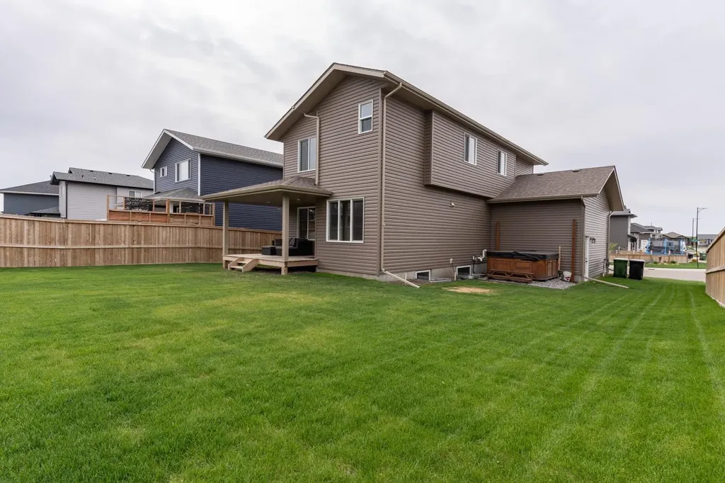 6210 28 Avenue Close Camrose AB T4V 5J6