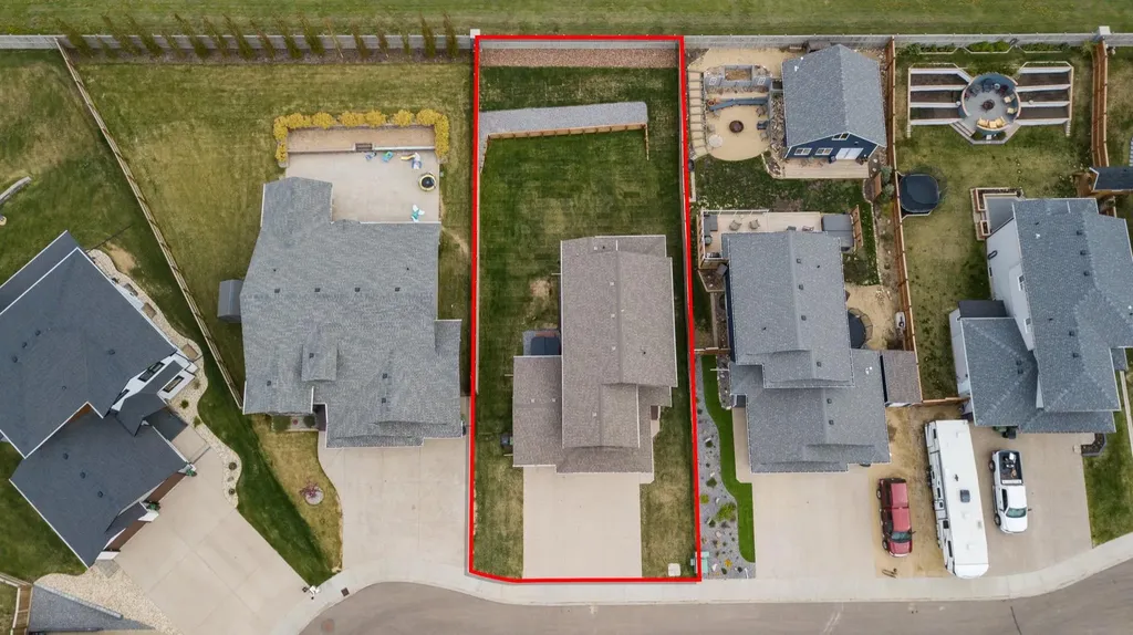6210 28 Avenue Close Camrose AB T4V 5J6