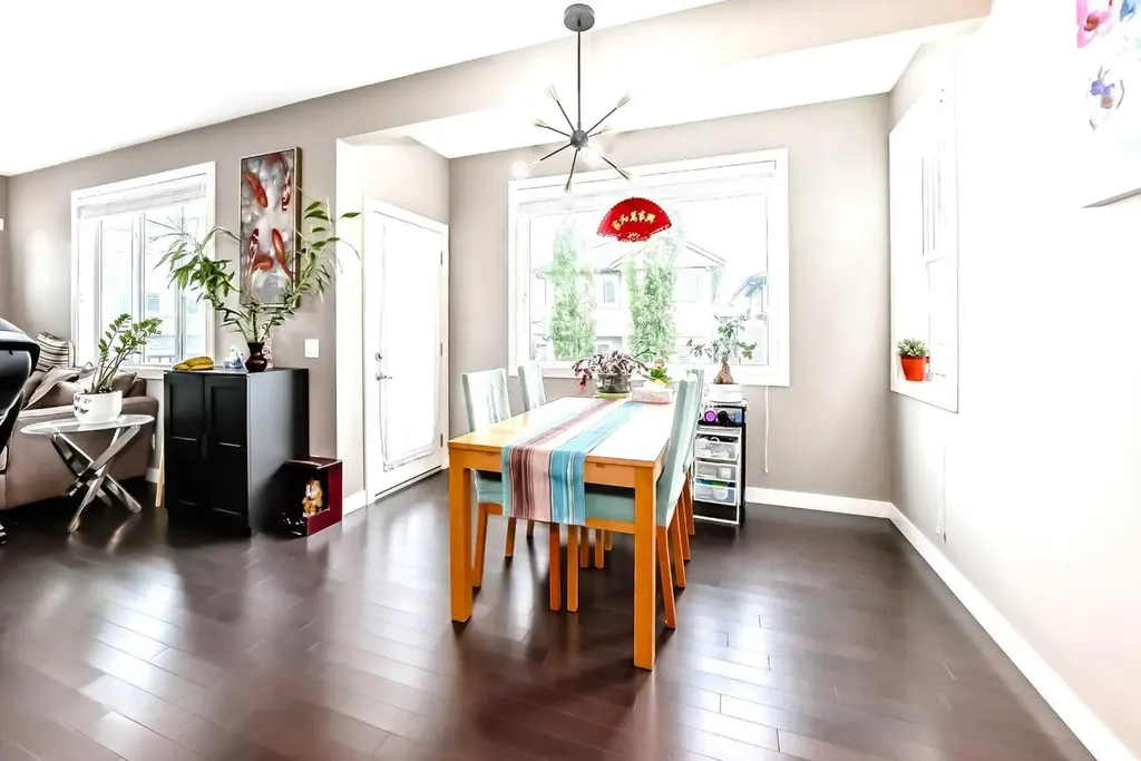 204 Evansview Road NW Calgary AB T3P 0J6