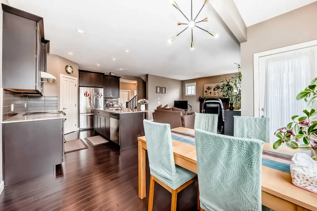 204 Evansview Road NW Calgary AB T3P 0J6
