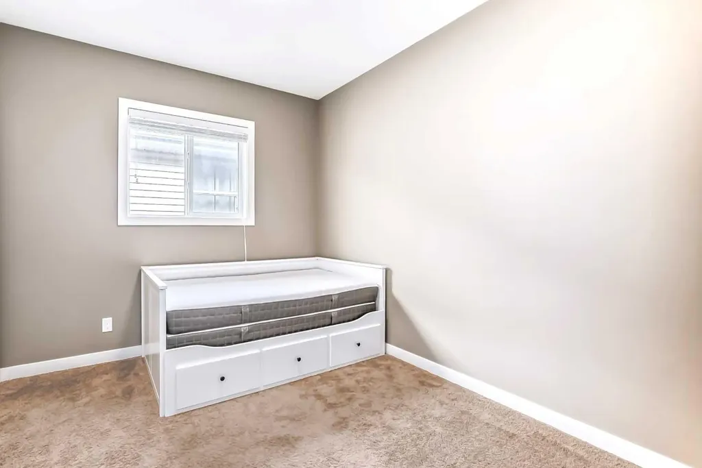 204 Evansview Road NW Calgary AB T3P 0J6