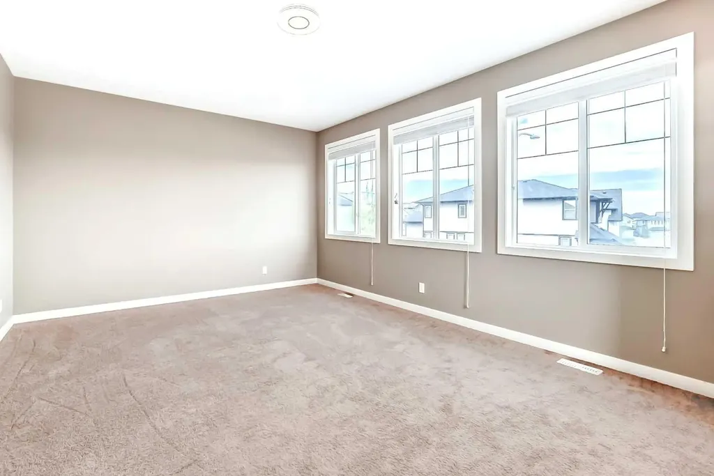 204 Evansview Road NW Calgary AB T3P 0J6