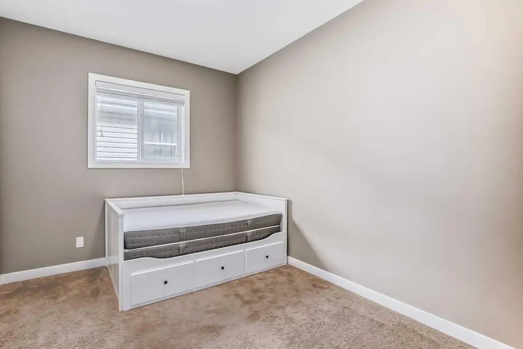 204 Evansview Road NW Calgary AB T3P 0J6
