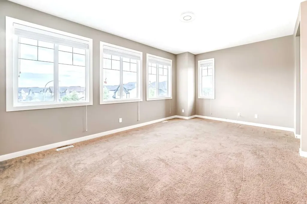 204 Evansview Road NW Calgary AB T3P 0J6