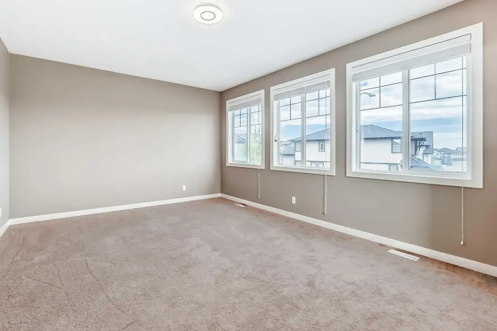 204 Evansview Road NW Calgary AB T3P 0J6