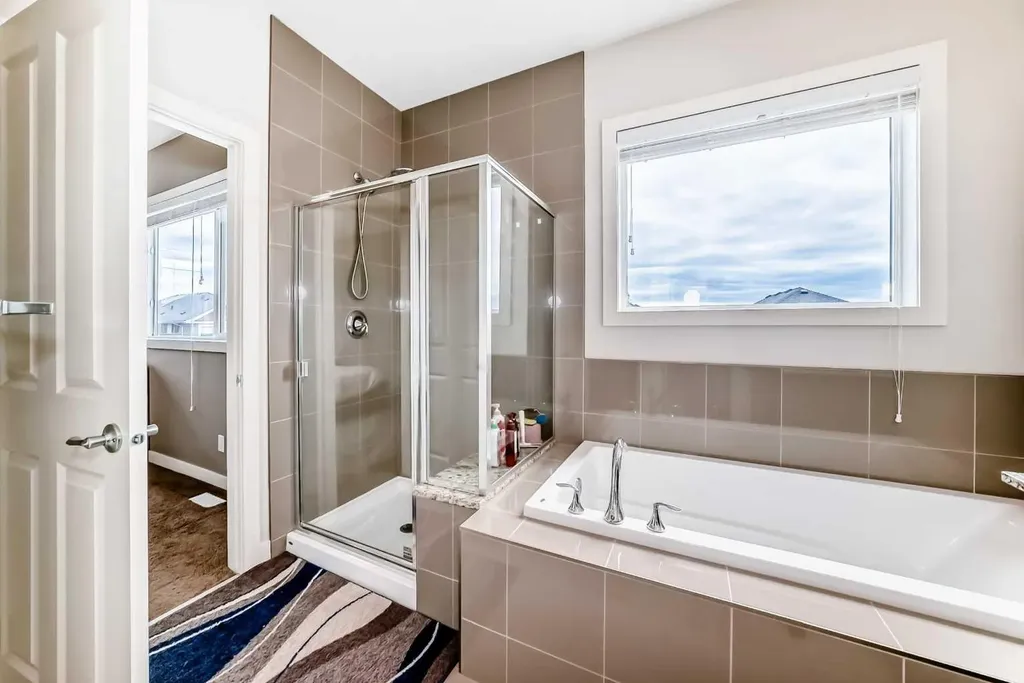 204 Evansview Road NW Calgary AB T3P 0J6
