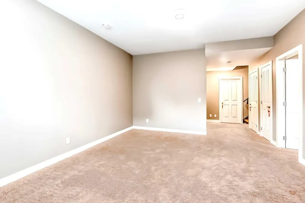 204 Evansview Road NW Calgary AB T3P 0J6