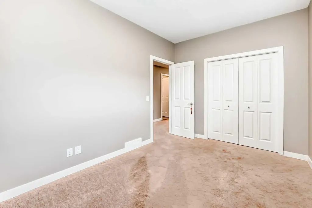204 Evansview Road NW Calgary AB T3P 0J6