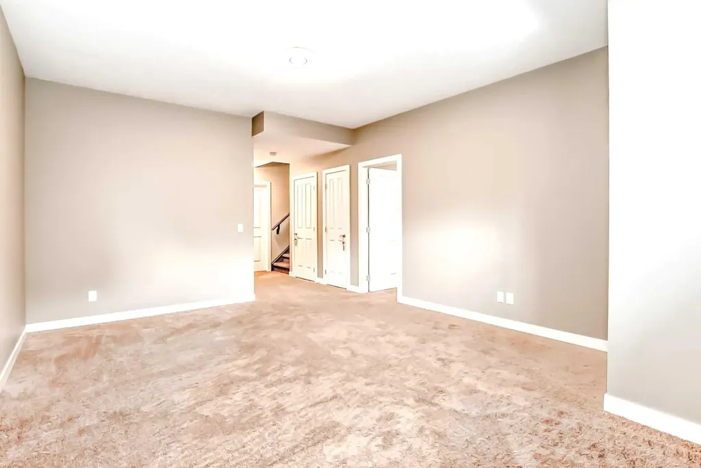 204 Evansview Road NW Calgary AB T3P 0J6