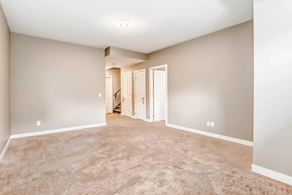 204 Evansview Road NW Calgary AB T3P 0J6