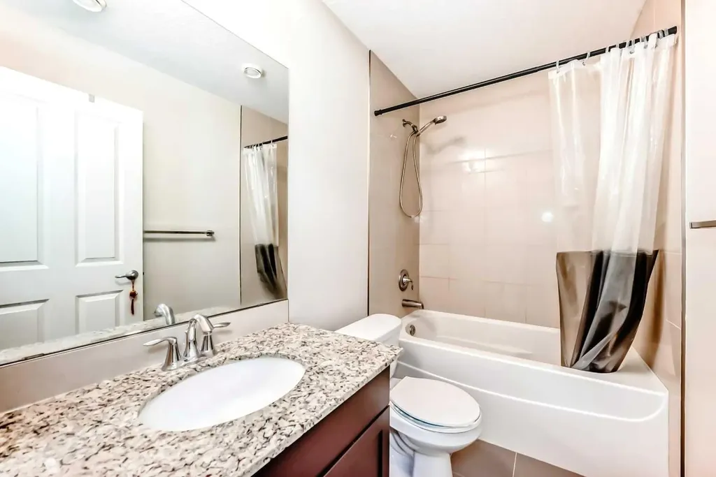 204 Evansview Road NW Calgary AB T3P 0J6