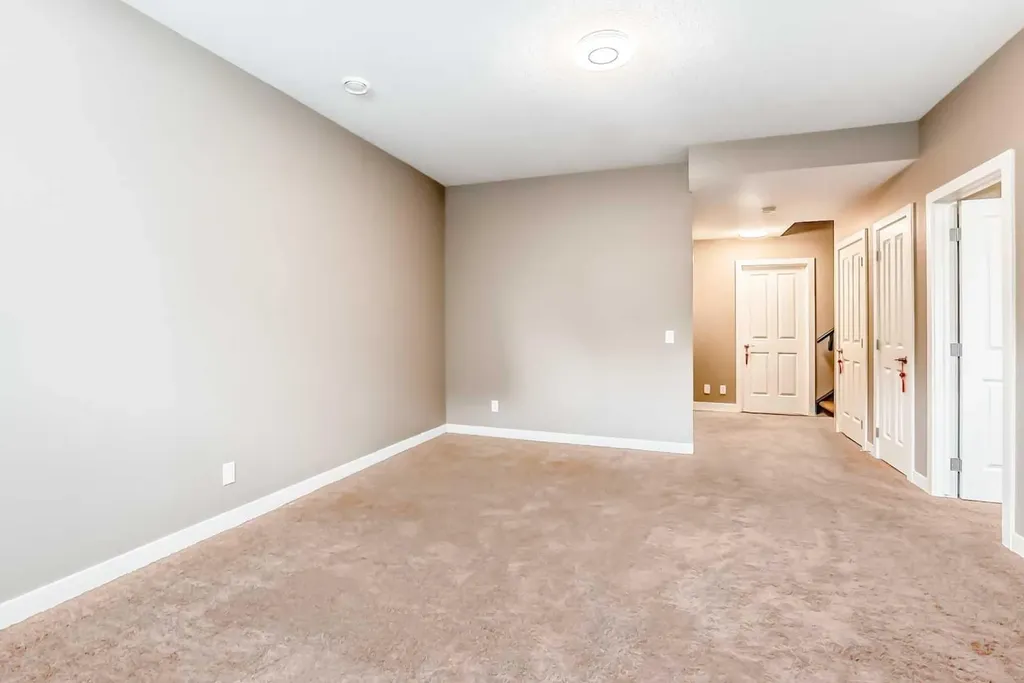 204 Evansview Road NW Calgary AB T3P 0J6