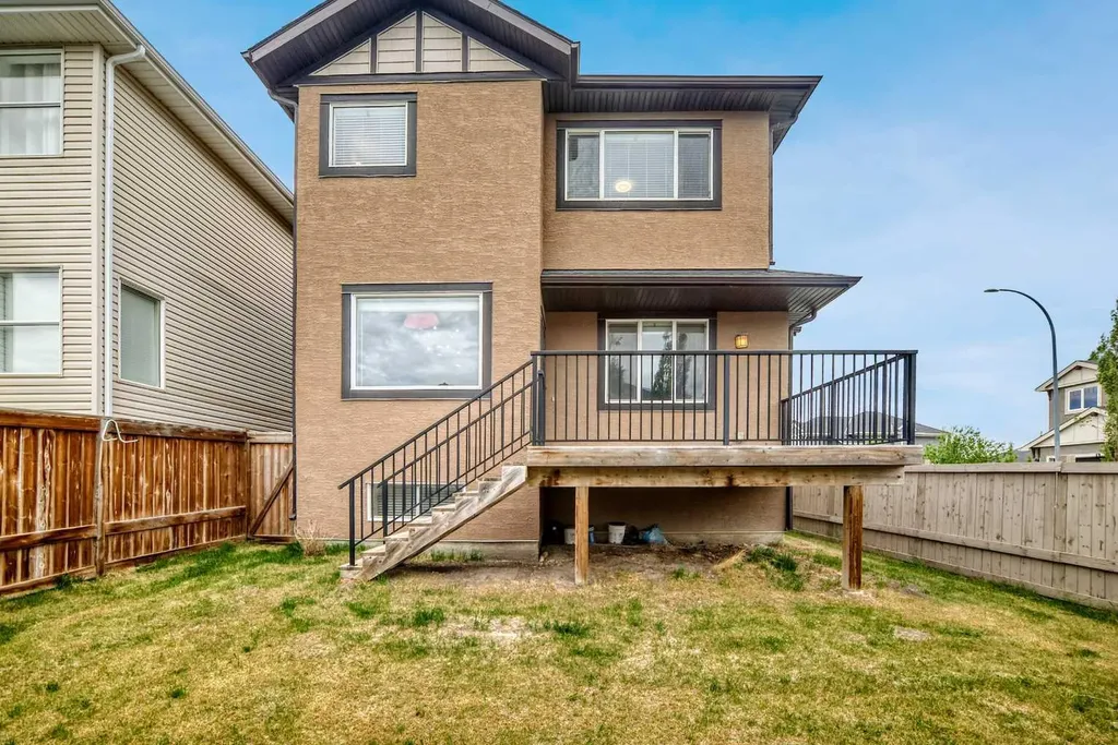 204 Evansview Road NW Calgary AB T3P 0J6