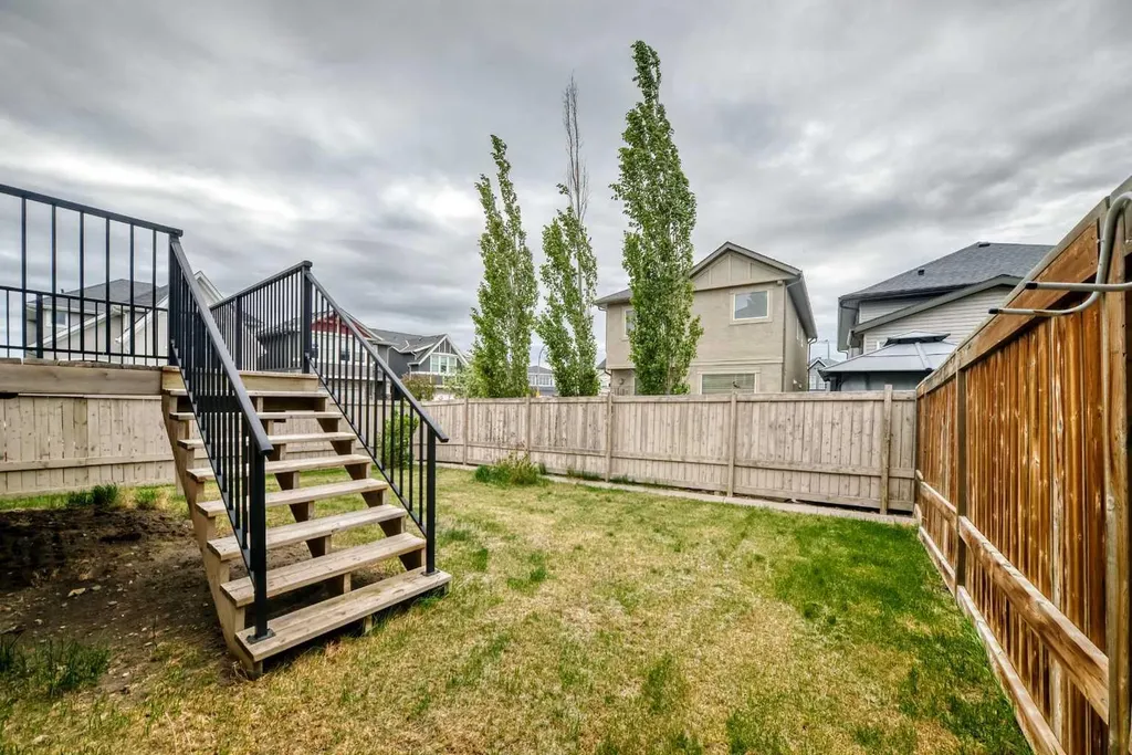 204 Evansview Road NW Calgary AB T3P 0J6