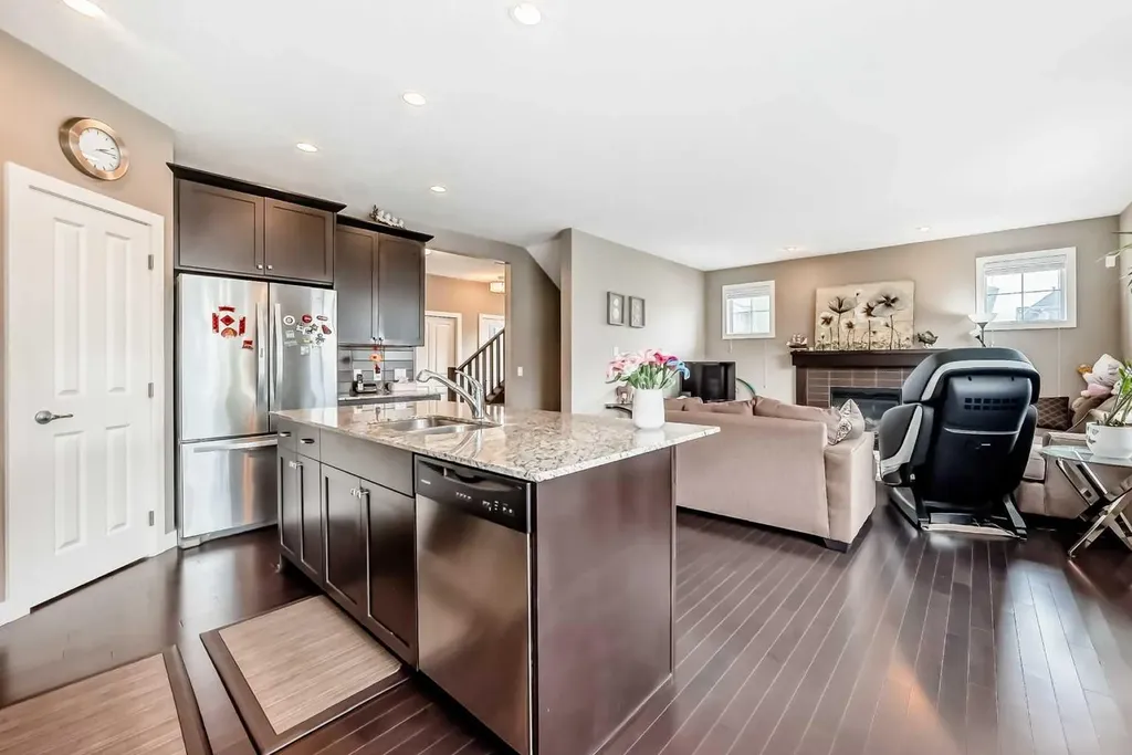 204 Evansview Road NW Calgary AB T3P 0J6